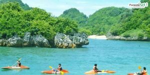 Bermain di Pantai Gatra (instagram.com)